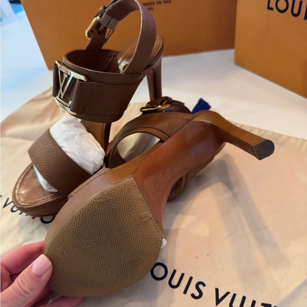 Louis Vuitton Horizon Leather Platform
Sandal Heels Brown Cognac Size 37 - Picture 5 of 13